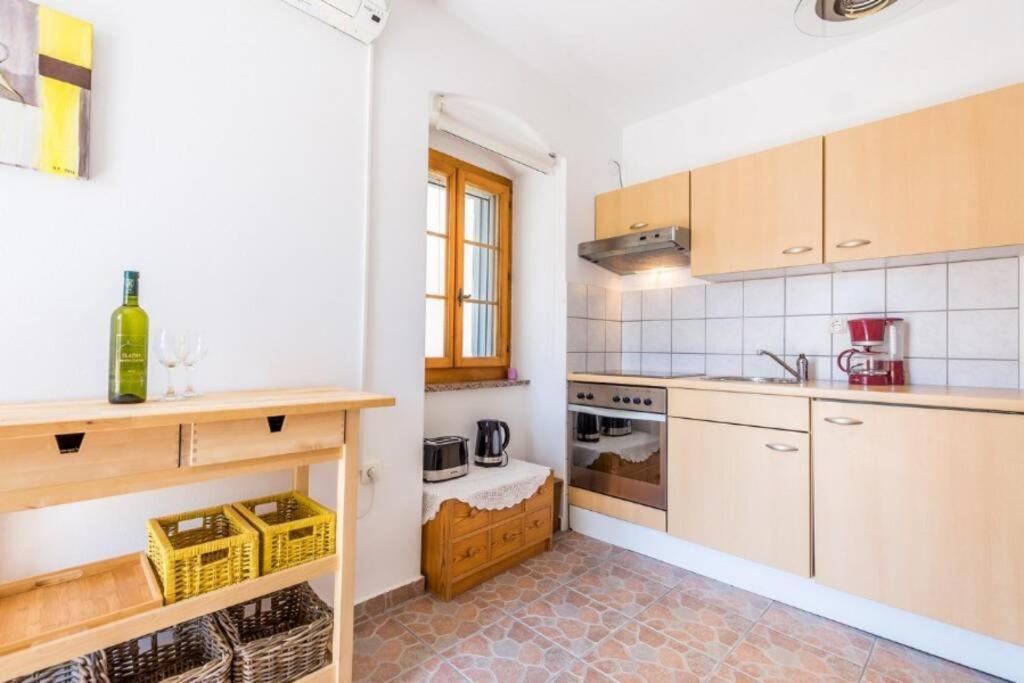 Tin 2 Apartment Vrbnik Luaran gambar