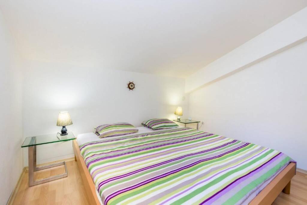 Tin 2 Apartment Vrbnik Luaran gambar