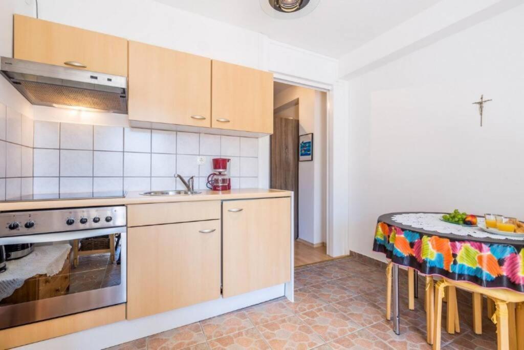 Tin 2 Apartment Vrbnik Luaran gambar