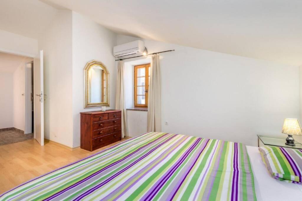 Tin 2 Apartment Vrbnik Luaran gambar