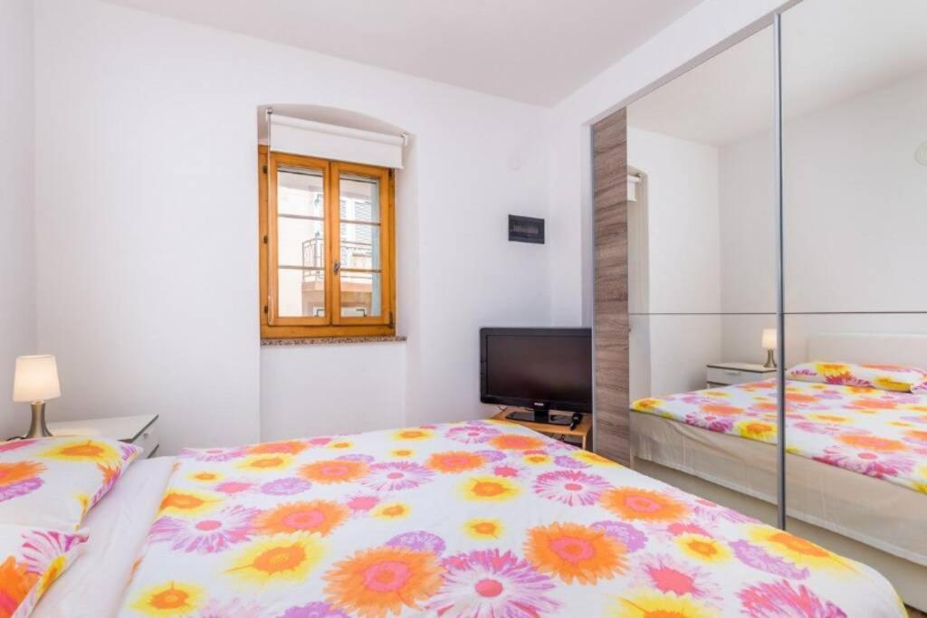 Tin 2 Apartment Vrbnik Luaran gambar