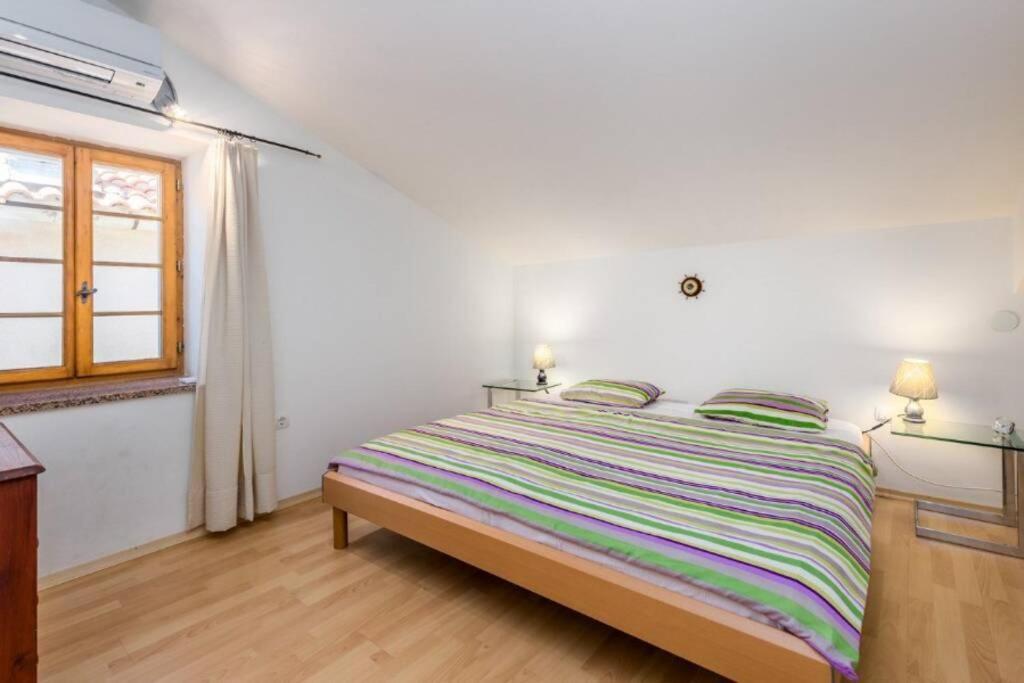 Tin 2 Apartment Vrbnik Luaran gambar
